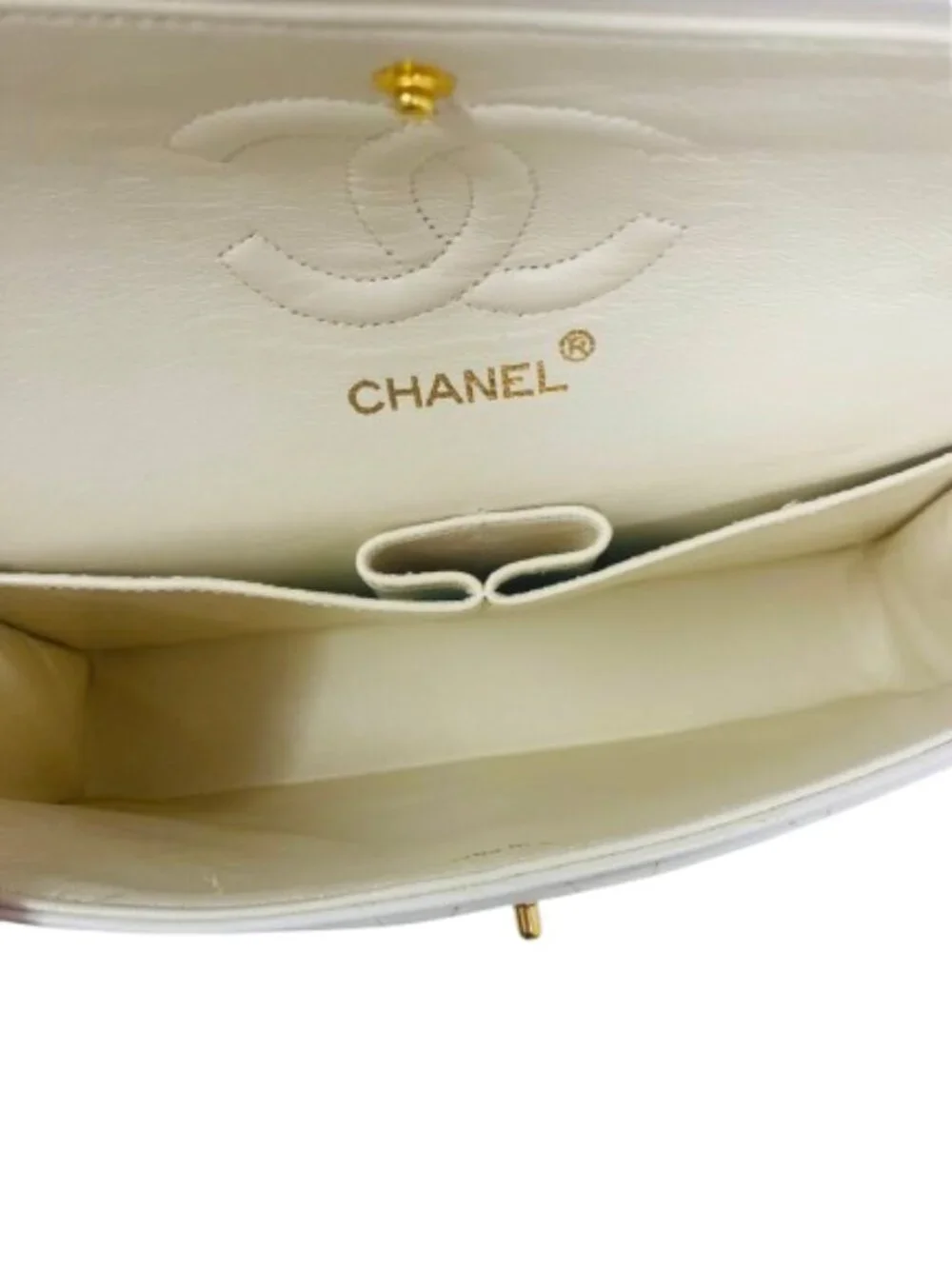 White Chanel Flap Bag Small Classic Flap White Lambskin Gold Hardware Vintage - Picture 5 of 15
